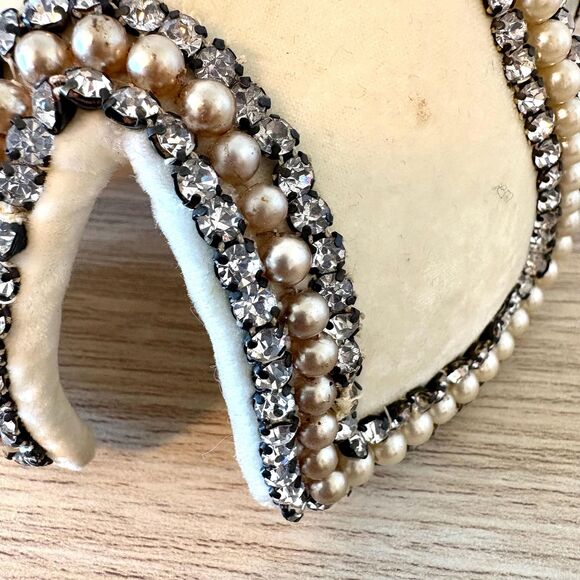 Antique/Vintage 1920s Cloche Hat | Ivory Velvet Pearl & Rhinestone Flapper Hat main image 4